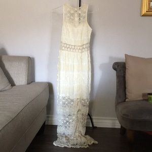 Cream lace sleeveless overlay dress